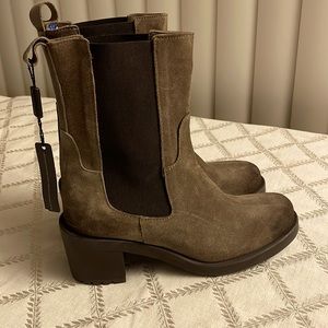 Emanuelle Castro Chelsea Boots